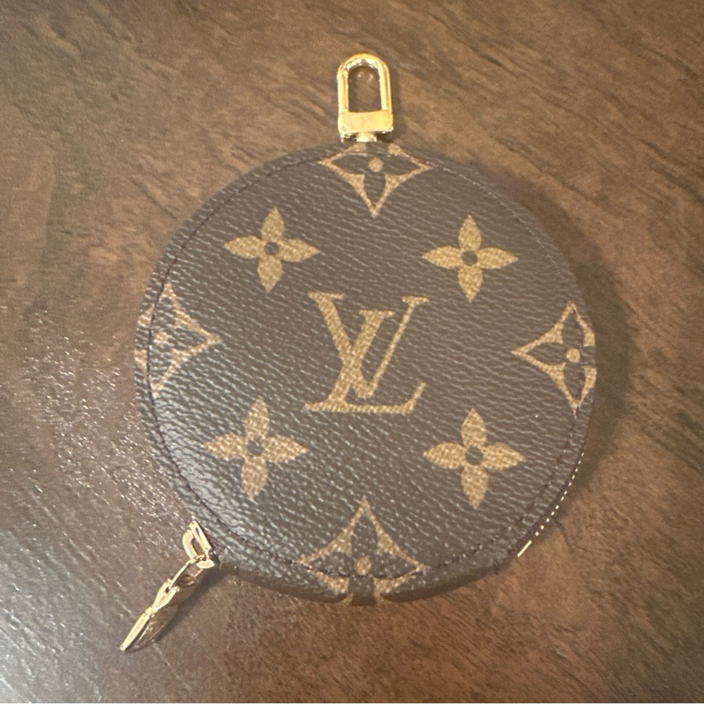 Louis Vuitton Monogram Coin Pouch Brand New beige interior